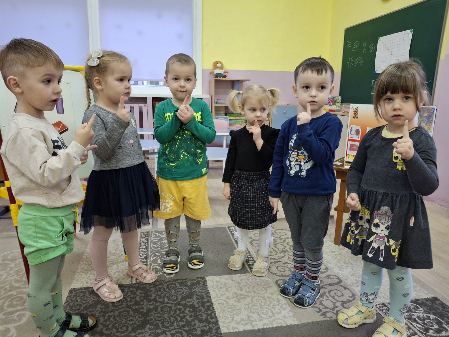Если в доме вспыхнет пламя, Вряд ли справитесь вы сами,... Перед тем как спорить с ним Наберите …101